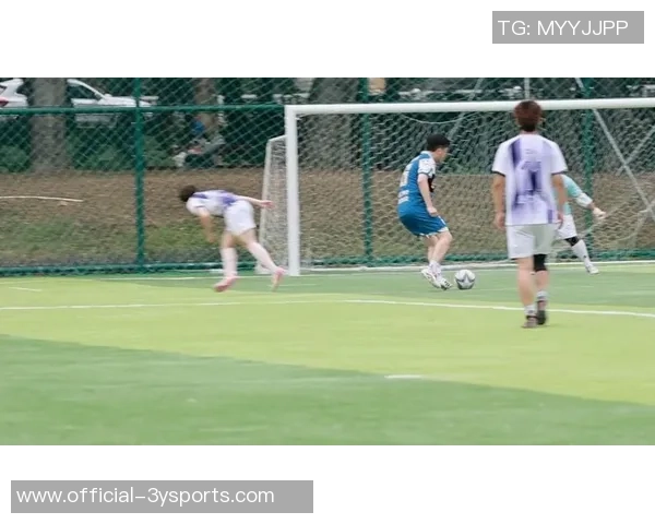 第一次足球训练的挑战与收获让我们共同成长的精彩瞬间